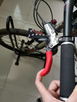 ENLEE 2PCS Bicycle Bike Brake Handle Cover Silicone Sleeve Bike Brake Lever Protector Covers Mountain Bike Brakes Accessories