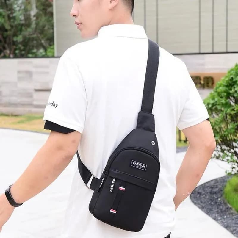 Fashionable and Trendy Lightweight Single Minimalist Shoulder Crossbody Bag for Men with Large Capacity for Leisure and Sports