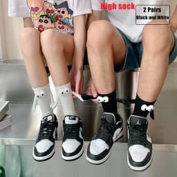 1/2 Pairs Women Personalized Magnetic Three-dimensional Dolls Couples Holding Hands With Socks Fashionable Mid Length Socks