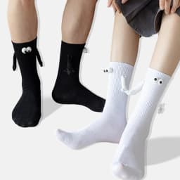 1/2 Pairs Women Personalized Magnetic Three-dimensional Dolls Couples Holding Hands With Socks Fashionable Mid Length Socks