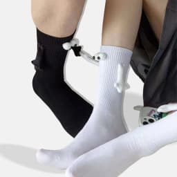1/2 Pairs Women Personalized Magnetic Three-dimensional Dolls Couples Holding Hands With Socks Fashionable Mid Length Socks